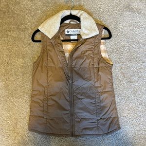 Cute Columbia vintage vest